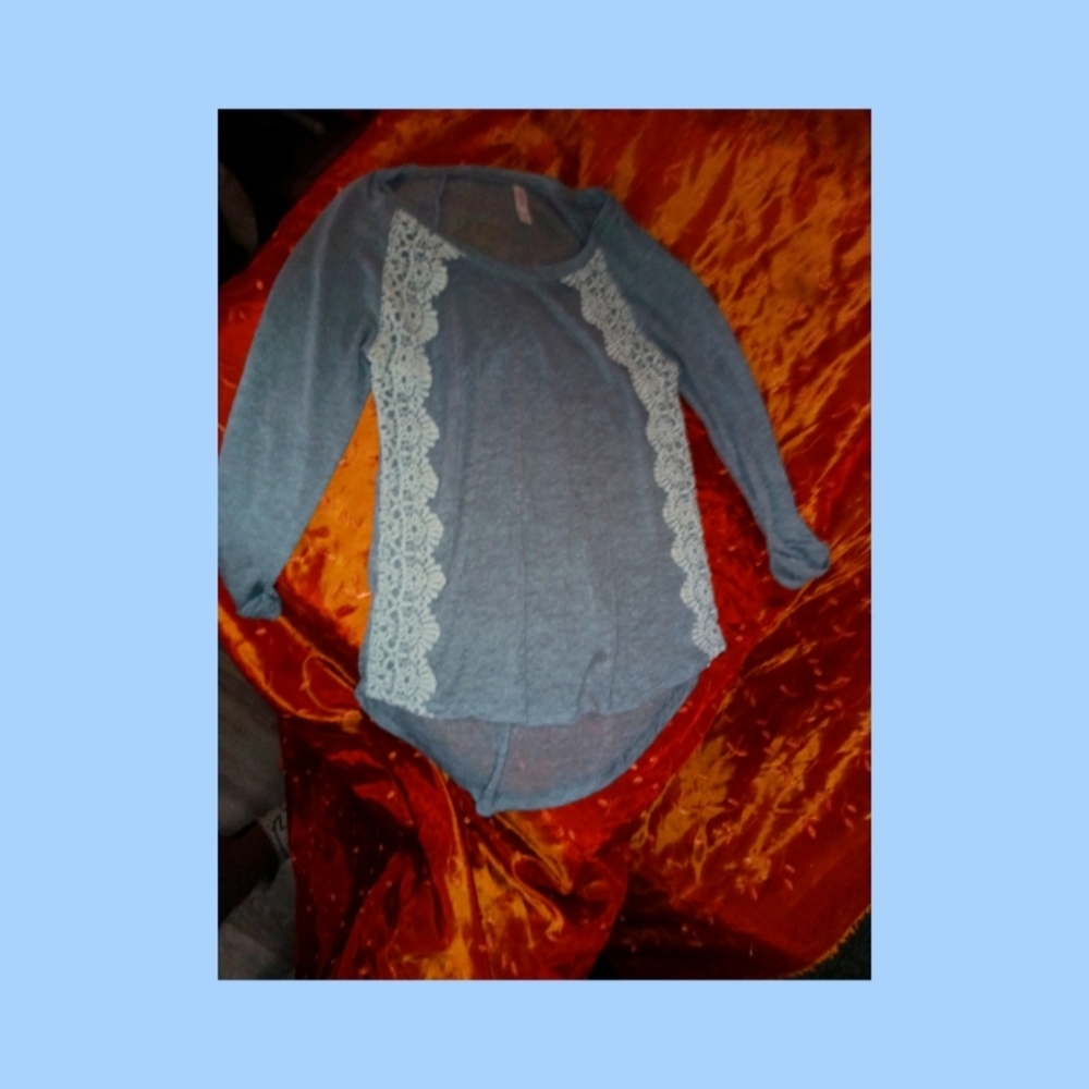 gray long sleeves tee with lace detail